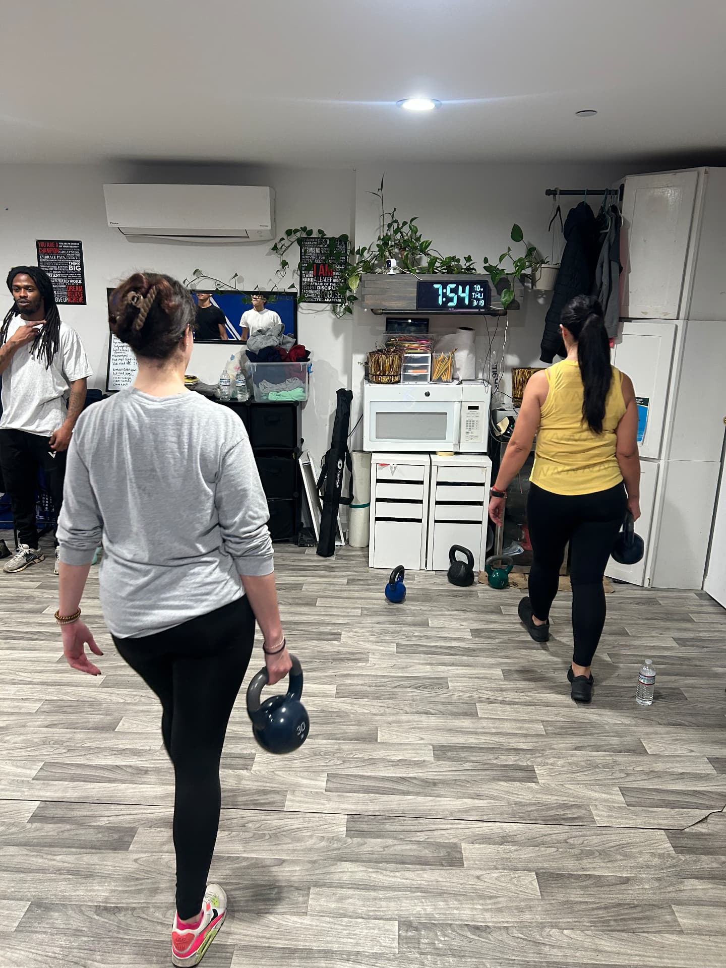 Suitcase carry practice during an FKS class